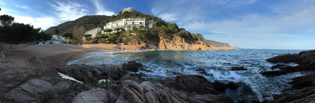 ⭑ Terrace + Sea Views + Private Beach. What Else? ⭑ ตอสซาเดมาร์ ภายนอก รูปภาพ
