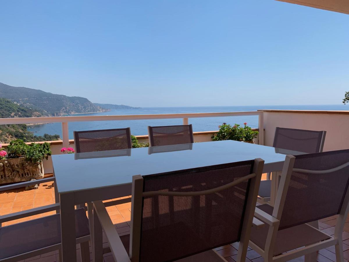 ⭑ Terrace + Sea Views + Private Beach. What Else? ⭑ ตอสซาเดมาร์ ภายนอก รูปภาพ